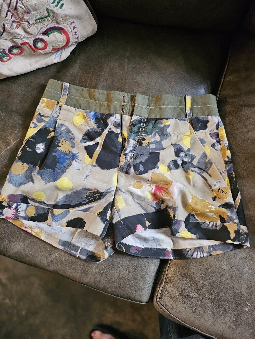 Rachel Roy Soft Modal Zippered Abstract Cuffed Shorts Size 2